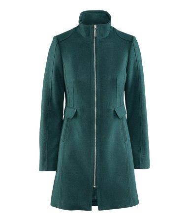 Leona Lewis se bori protiv zime kaputom u jarkoj boji 