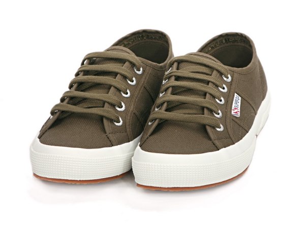 Osvojite Superga tenisice - iz njih nećete izlaziti cijelo ljeto!