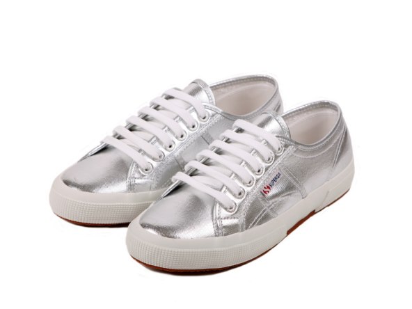 Osvojite Superga tenisice - iz njih nećete izlaziti cijelo ljeto!