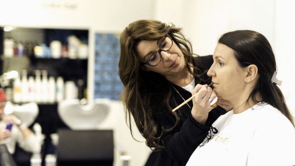 Naučite kako pravilno konturirati lice u školi mineralnog makeupa