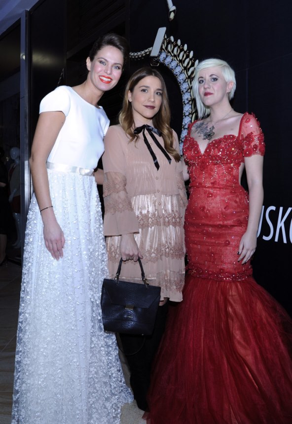 Jolina supruga u ultrakratkoj minici izazvala pravu pomutnju