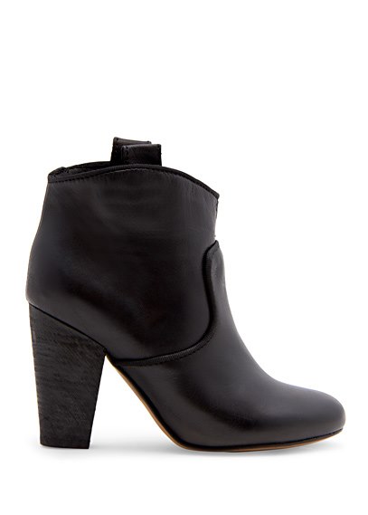 Stella McCartney odana je strukturiranim kaputima 