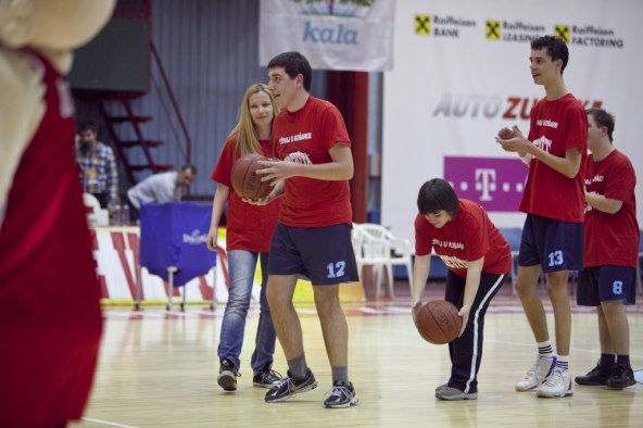 Poznati na košarkaškom derbiju