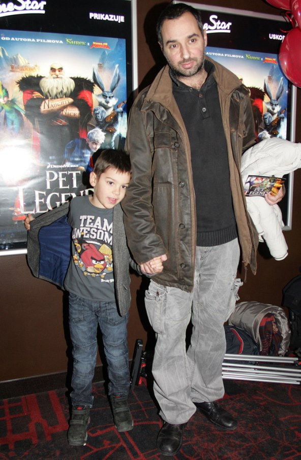 Jutro nakon plesa Saša Lozar s kćerkicom Evom proveo u kinu 
