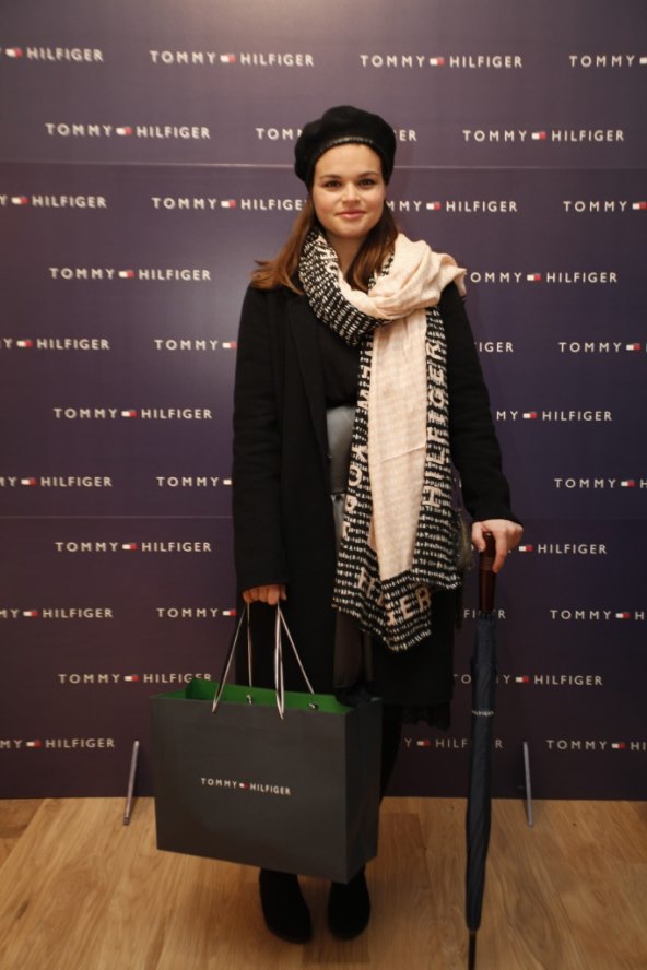 Lijepa Jolina supruga u još jednom chic izdanju