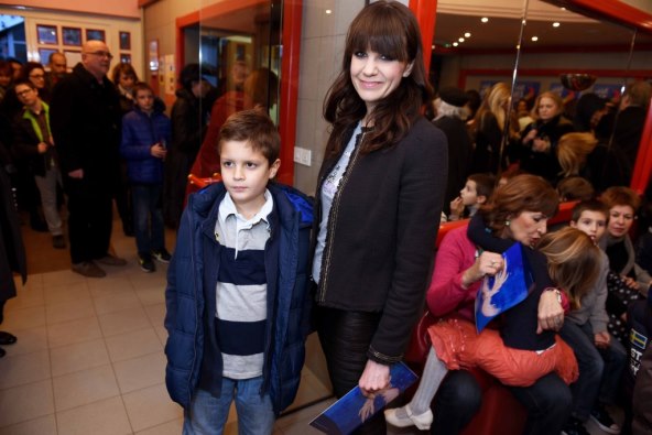 Poznate mame i tate izvele svoje mališane u kazalište