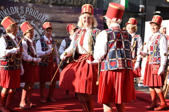 Dobrotvorni Advent u Preobraženskoj: Story slavi Super Božić sa Superseniorima!