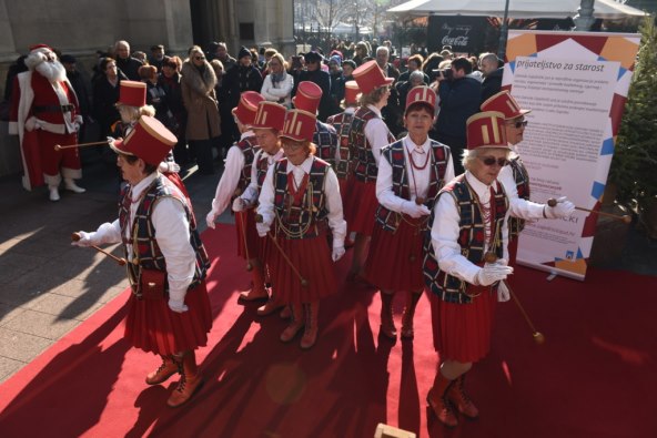 Dobrotvorni Advent u Preobraženskoj: Story slavi Super Božić sa Superseniorima!