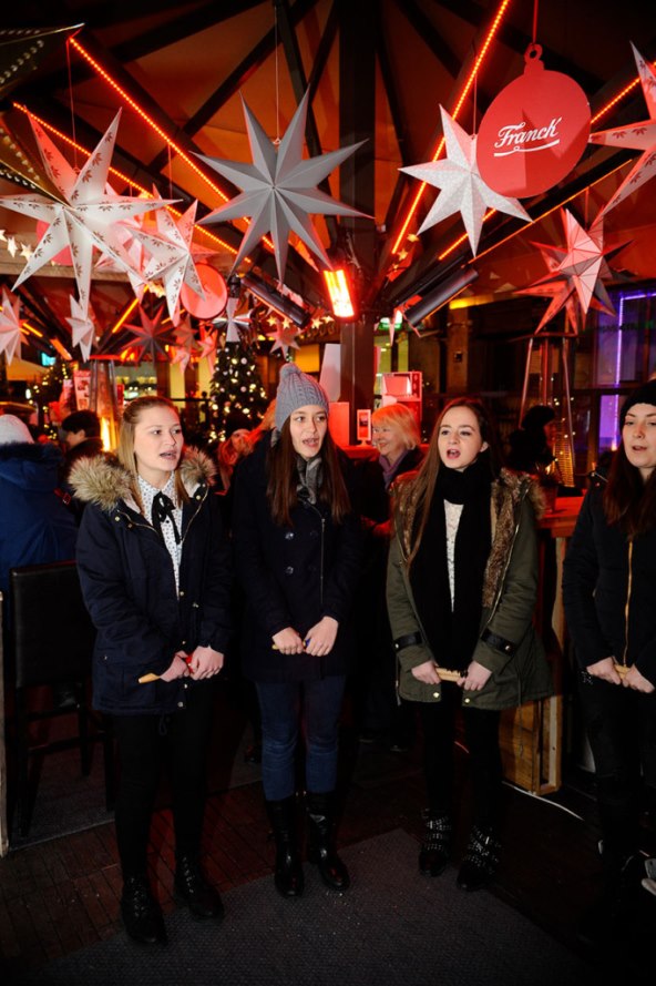 Super seniori završili dan pjesmom i plesom