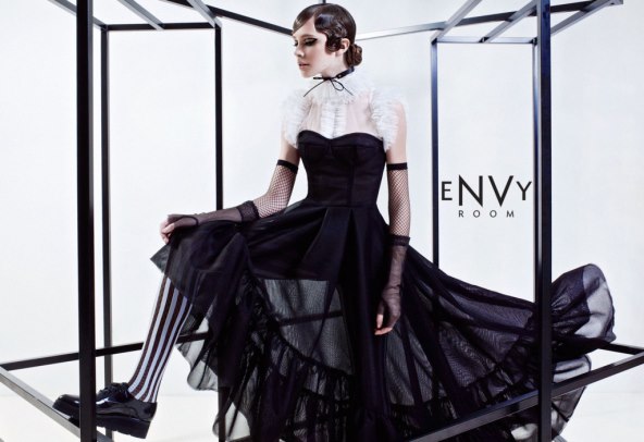 Monokromatski grafizam i toksične boje u proljetnoj kolekciji eNVy rooma