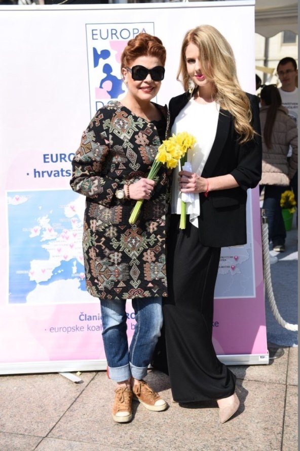 Poznati kupili, ali i prodali brojne žute buketiće narcisa