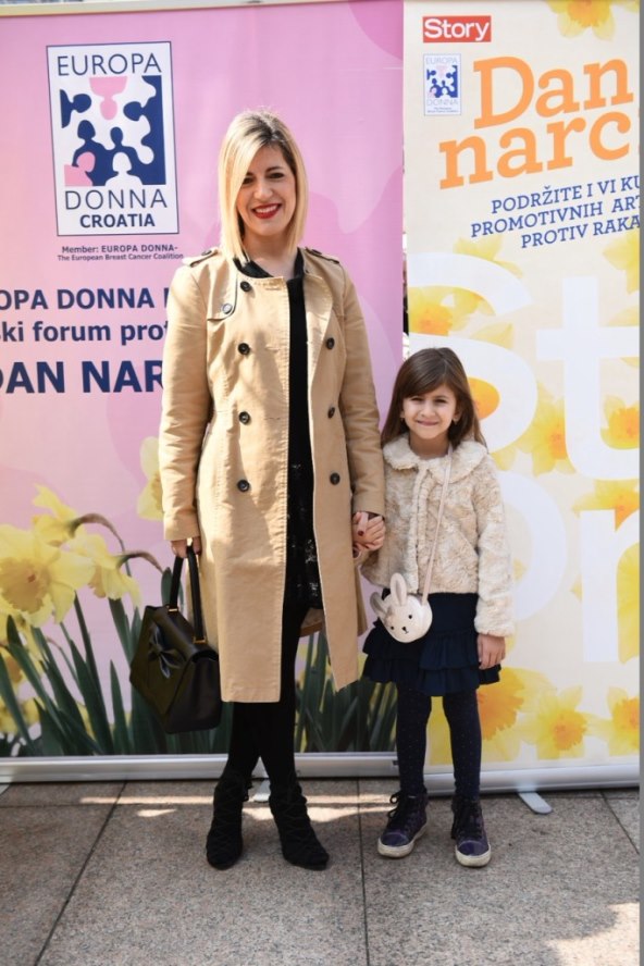 Poznati kupili, ali i prodali brojne žute buketiće narcisa