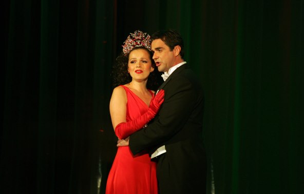 Ulazak u 2013. pod dojmom raspjevanog i rasplesanog ansambla Komedije