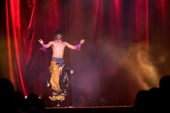 Krcati SC glasno bodrio američke burleskne zvijezde