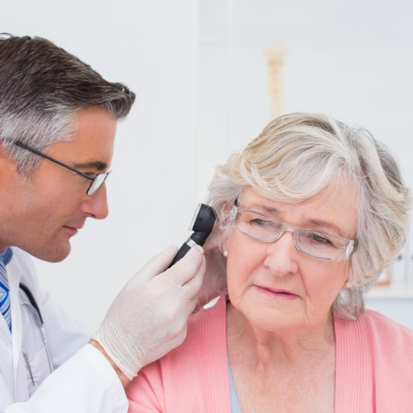 Nova prirodna metoda, koja pomaže ženama u oslobađanju od šumova u ušima