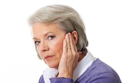 Nova prirodna metoda, koja pomaže ženama u oslobađanju od šumova u ušima