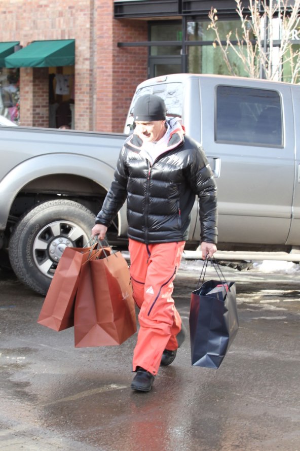 Antonio Banderas obavio kupnju božićnih darova u zadnji čas