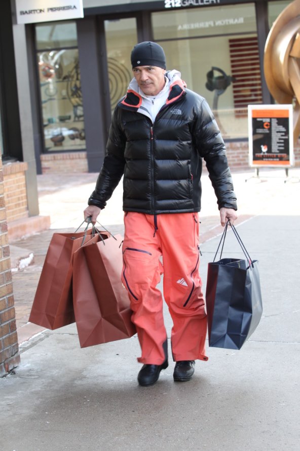 Antonio Banderas obavio kupnju božićnih darova u zadnji čas