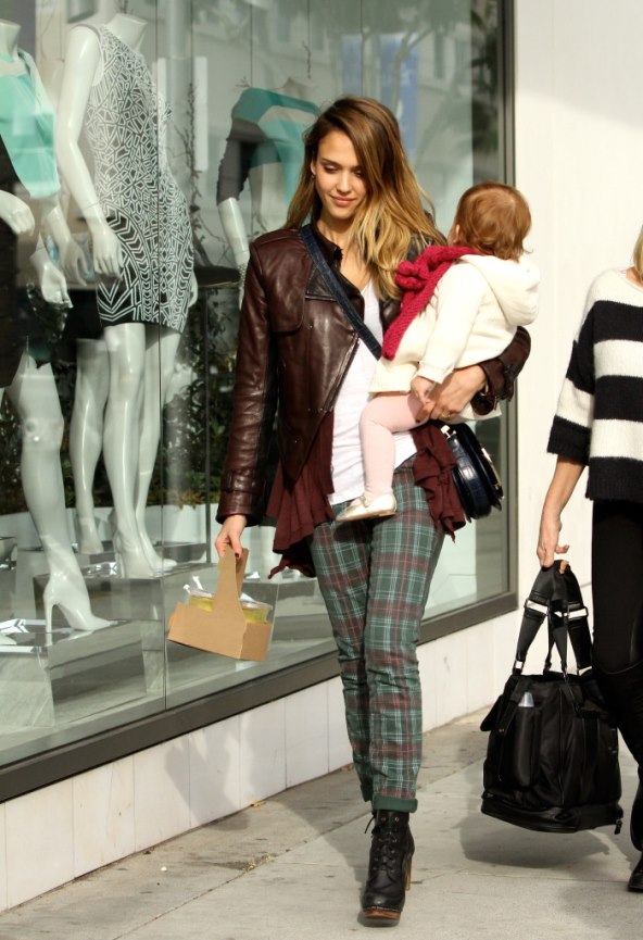 Jessica Alba kao stilska inspiracija za savršen kraj godine na izmaku 