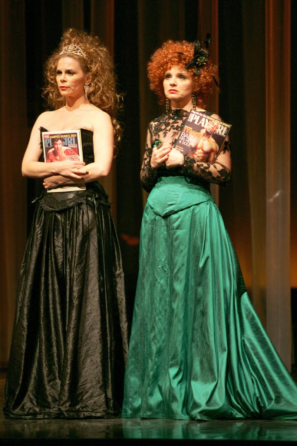 Ulazak u 2013. pod dojmom raspjevanog i rasplesanog ansambla Komedije