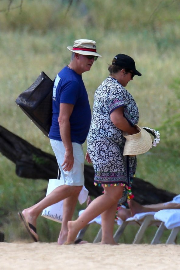 TAKO SE MOŽE... Poznati par slavio poljupcima na plaži