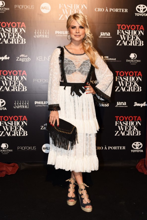 Novi modni trend demonstrirale naše slavne dame