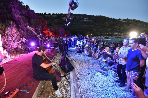 DAN KOJI SE PAMTI Jelena Rozga podržala zaručnika u posebnom trenutku