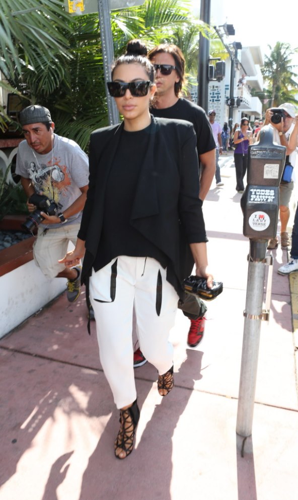 Trudnoća Kim Kardashian ipak je ne odvaja od visokih peta 