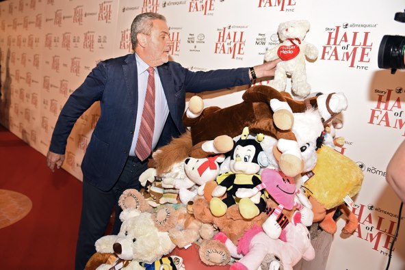 Veliko srce naših zvijezda: Poklonili omiljene plišance djeci u Nazorovoj