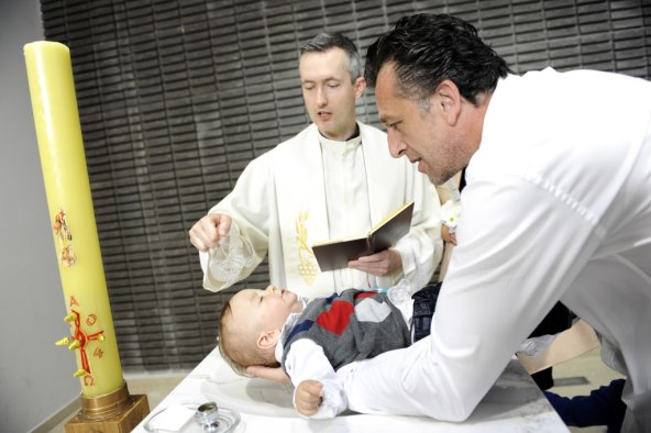 Prvi rođendan i krštenje Renmanovog sinčića 