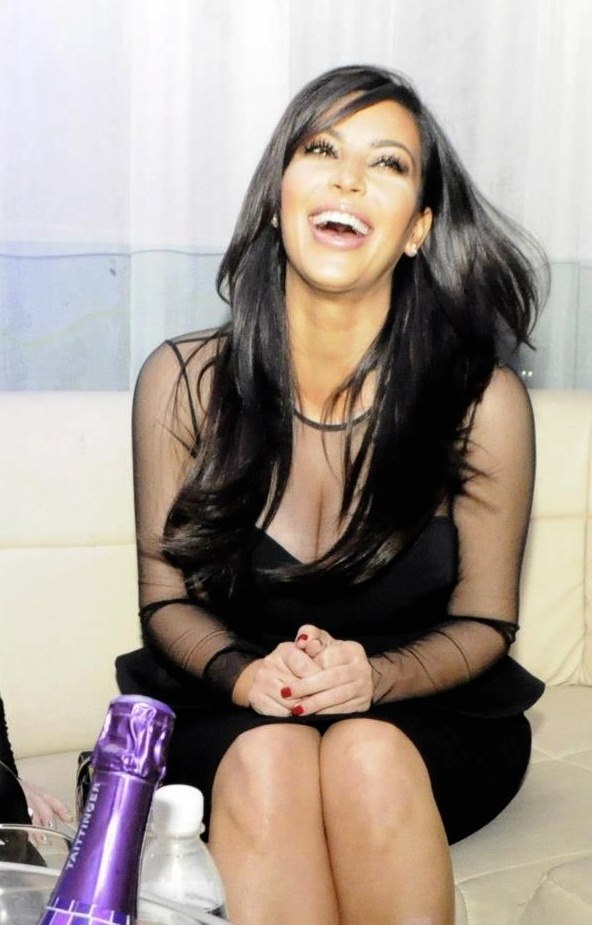 Vidno trudna Kim Kardashian i dalje partija 