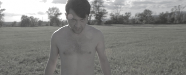 Ogoljena Iskra Jirsak u spotu pjesme 'Možda nikad'