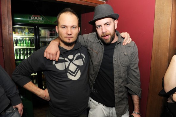 Neustrašiva ekipa na zabavi grupe Elemental 