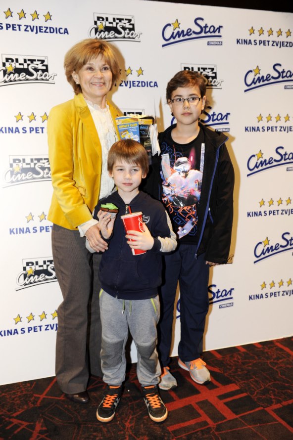 Matija Dedić se s obitelji zabavio uz 'Duh babe Ilonke'