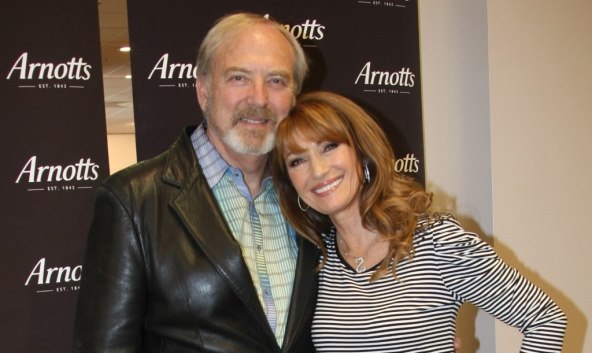 Jane Seymour zablistala u haljini s dekolteom u 73 godini