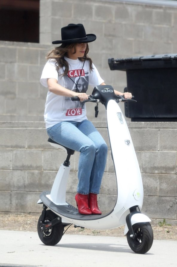 Teško biste ih prepoznali: slavni glumac i pjevačica kao ljubavni par