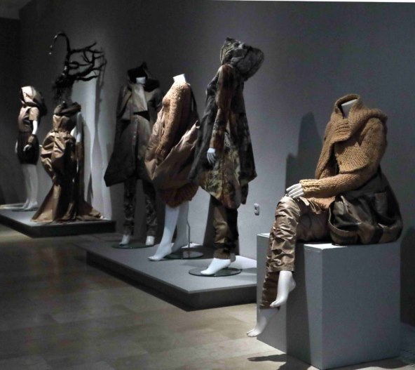 Otvorena modna izložba - 'Na iglama- modni dizajn Igora Galaša'