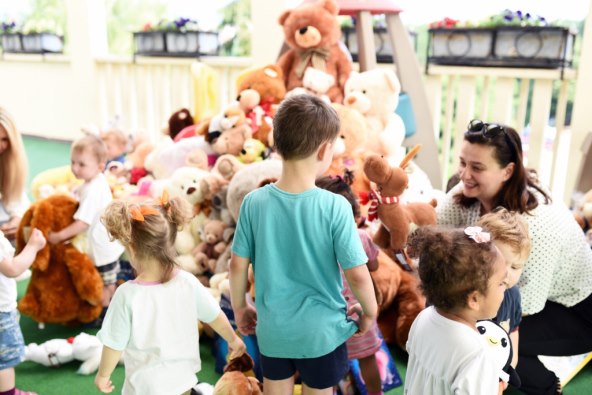Plišanci naših humanih zvijezda stigli do dječice u Nazorovoj