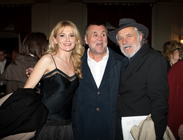 Zdravica i zagrljaji nakon odlične premijere