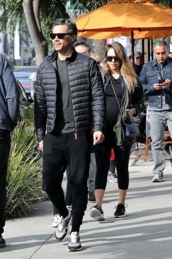 Još je u maminom trbuhu, a već jede po finim restoranima