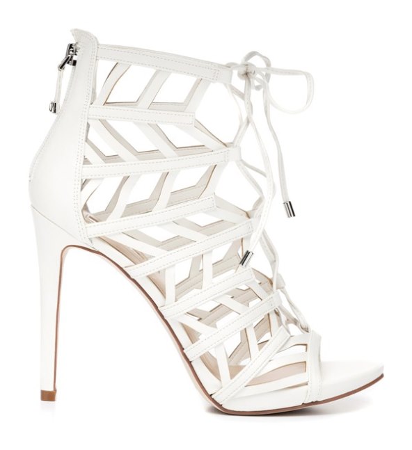 Ljetni top komadi odjeće i odlične cipele s Guess potpisom