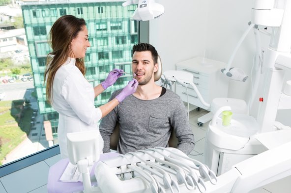 Dean Pelić na Zoom izbjeljivanju zubi u Poliklinici Bagatin