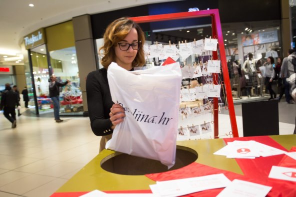 Ostvarene su želje s Humanitarnog drvca želja u Arena Centru