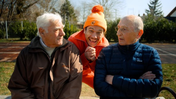 Čiji dres nosi TV legenda Oliver Mlakar?