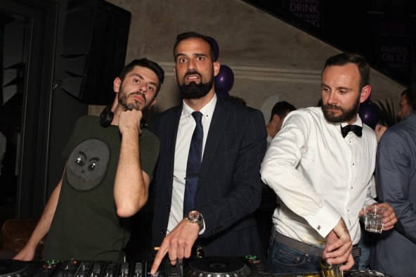 Famous for a reason oduševio brojne poznate