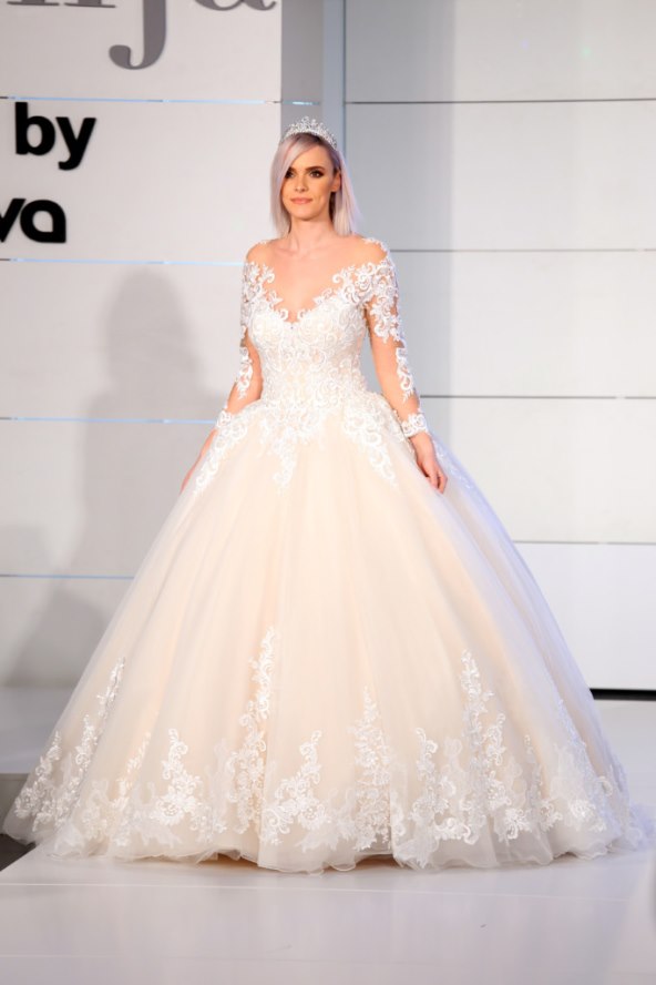 Poznati Slavonci i Slavonke nosile humanitarnu reviju na Sajmu vjenčanja Osijek