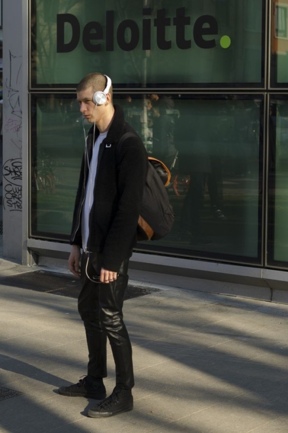 Ekscentrična muška moda na ulicama Milana