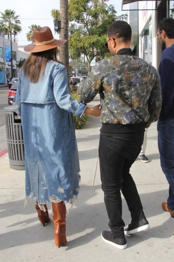 Superstajliš Chrissy Teigen i u trudnoći nosi vruće hlačice