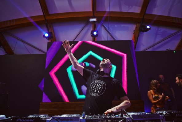 TJR - DJ koji je poslao u svijet atraktivnu razglednicu iz Hrvatske