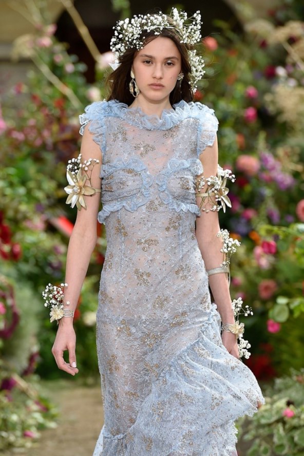 Krune od cvijeća za bajkoviti ulazak na couture scenu